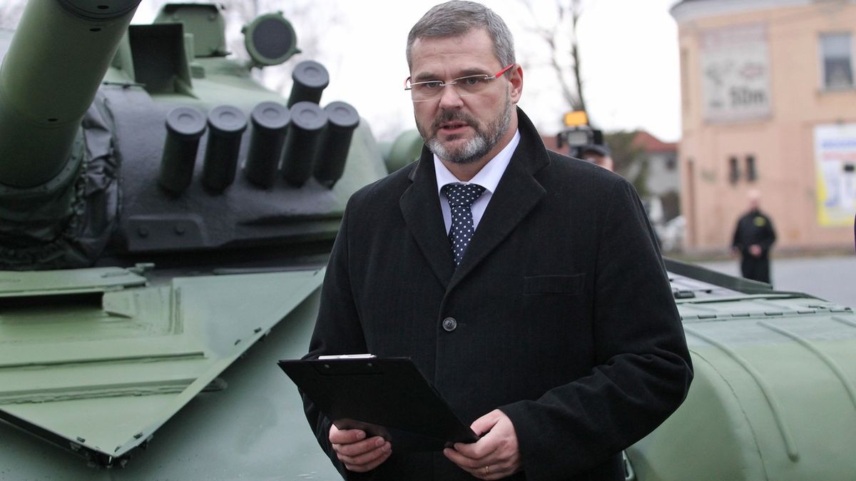 Nedovolili nám vyvézt tank na Ukrajinu, tvrdí odvolaný šéf státní firmy